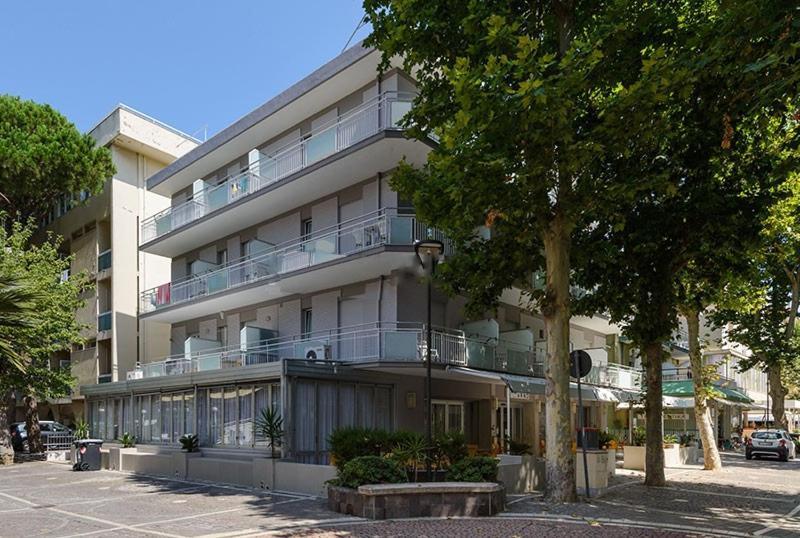 Hotel Arno Misano Adriatico Exteriör bild