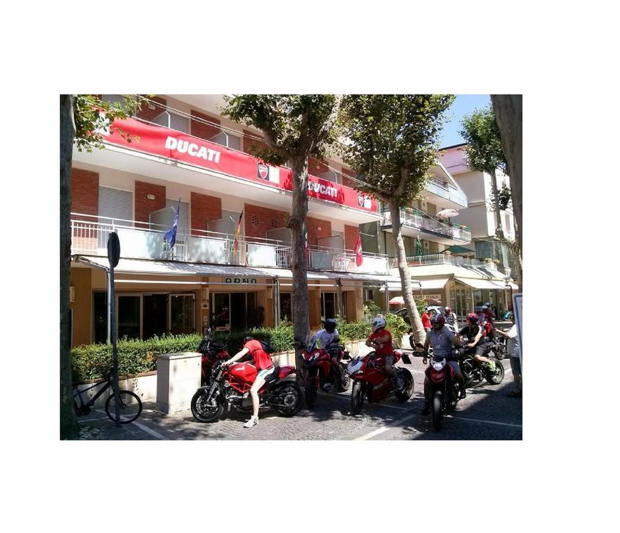 Hotel Arno Misano Adriatico Exteriör bild