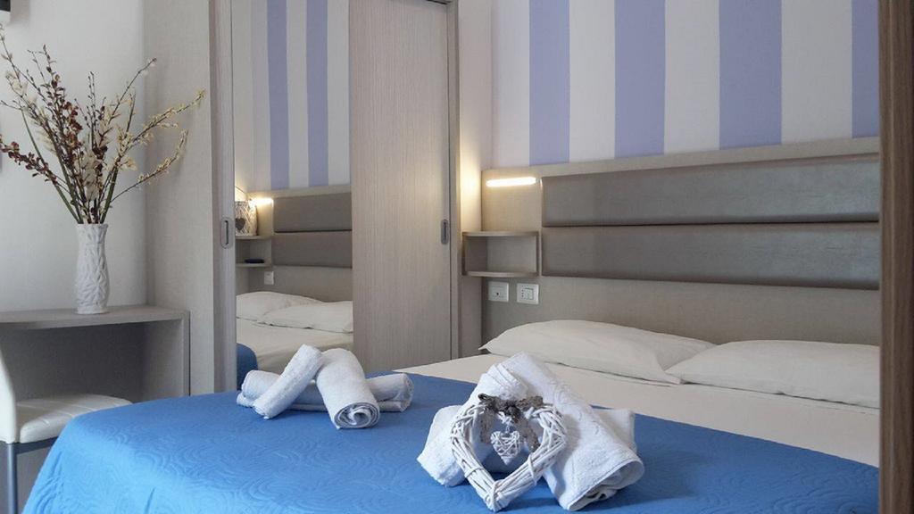 Hotel Arno Misano Adriatico Exteriör bild