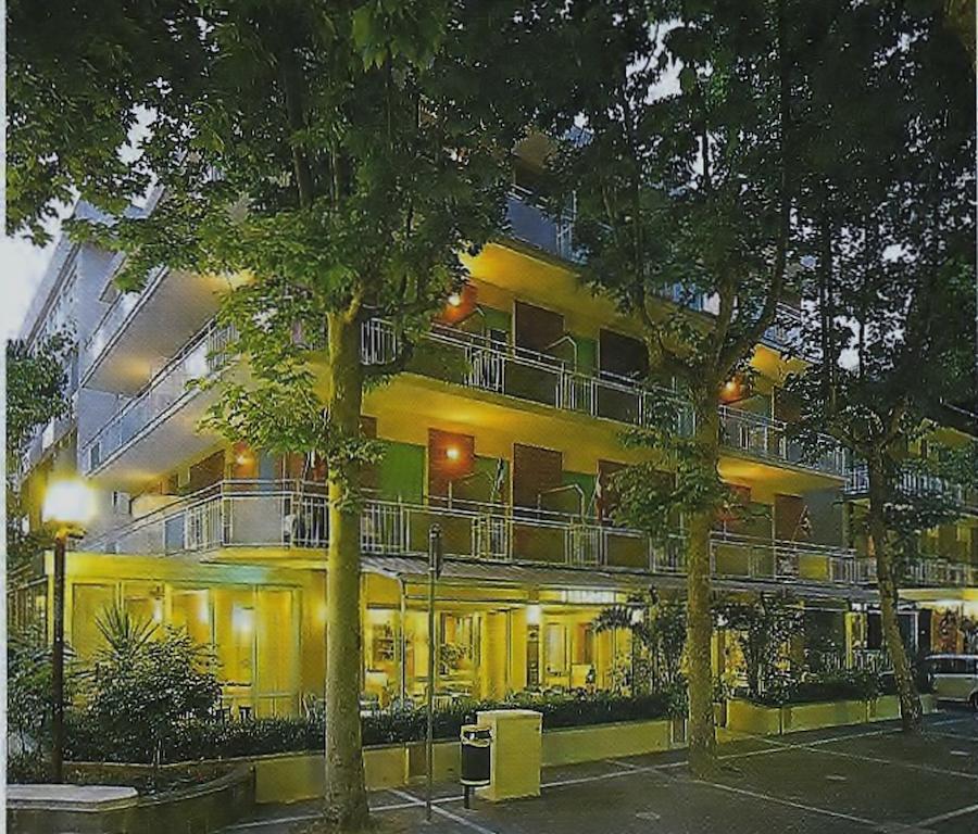 Hotel Arno Misano Adriatico Exteriör bild