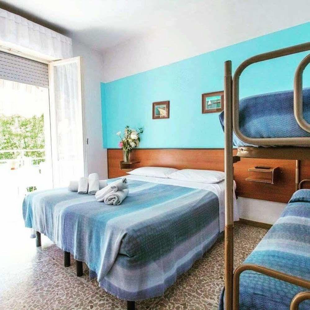 Hotel Arno Misano Adriatico Exteriör bild