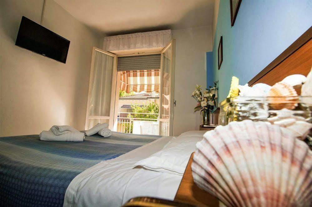 Hotel Arno Misano Adriatico Exteriör bild