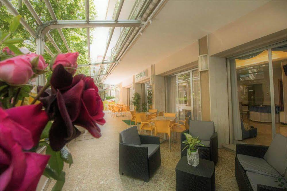 Hotel Arno Misano Adriatico Exteriör bild