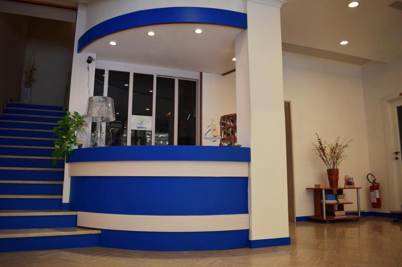 Hotel Arno Misano Adriatico Exteriör bild