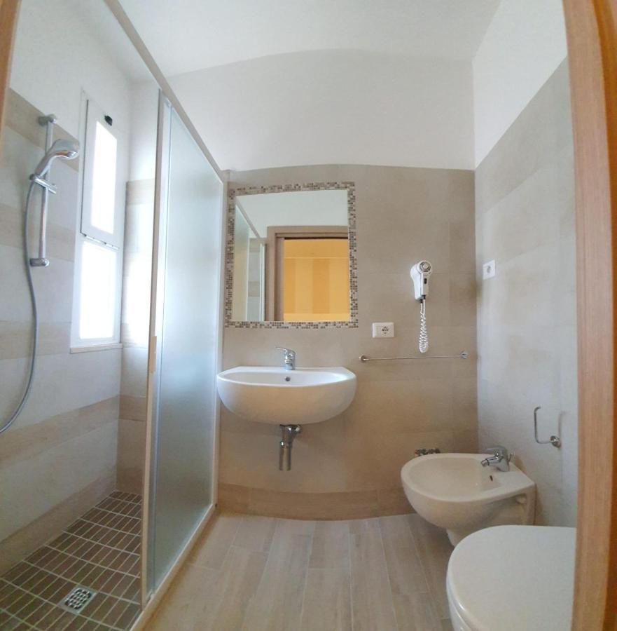 Hotel Arno Misano Adriatico Exteriör bild